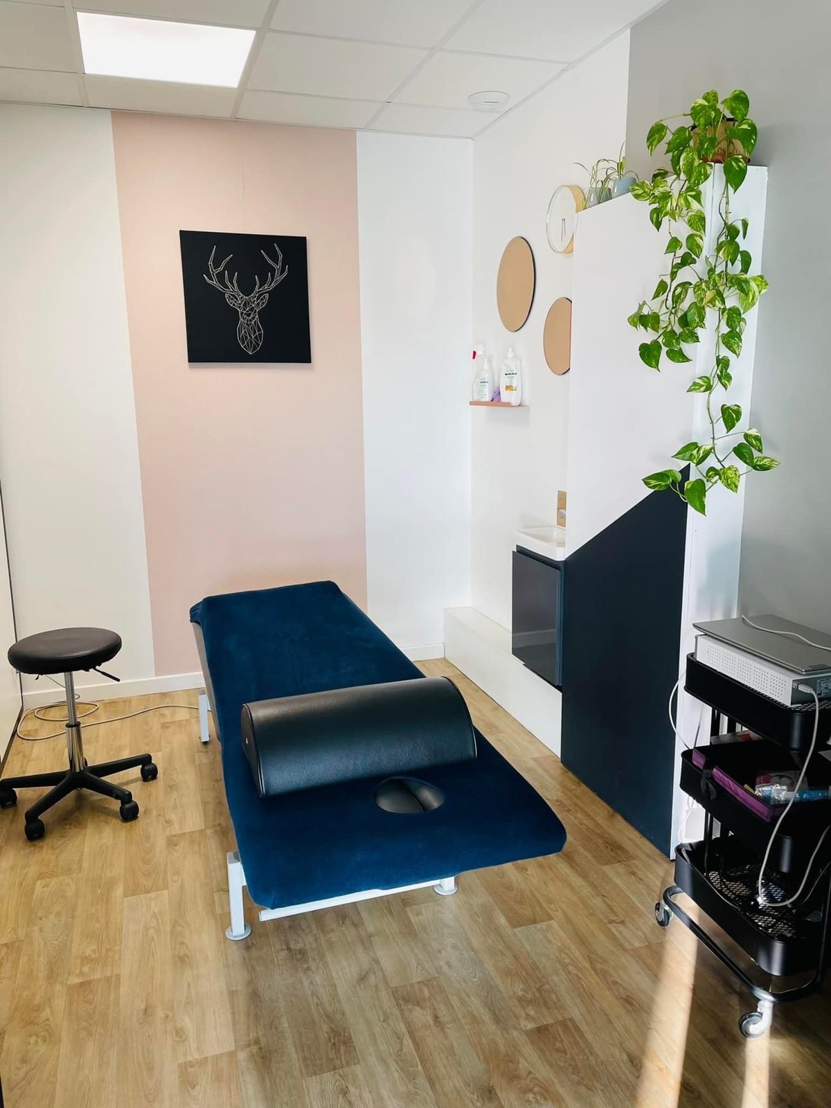 Salle de consultation — tons doux au cabinet Kiné Gare Paul Pouchain à Armentières