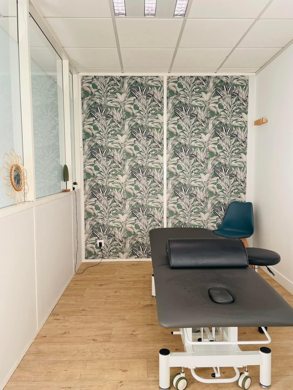 Salle de consultation — décor végétal au cabinet Kiné Gare Paul Pouchain à Armentières